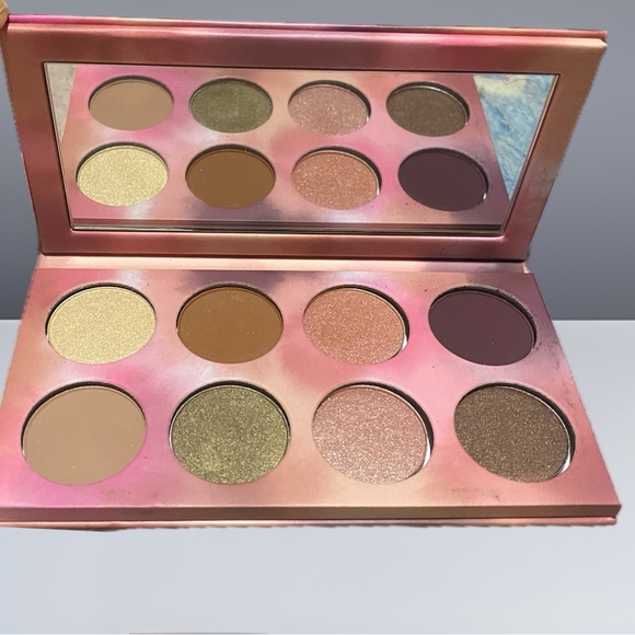 Mac Eye Attire Palette Eye Shadow Assorted 8 Shades 0.38 fl oz/ 11 g - Picture 2 of 3